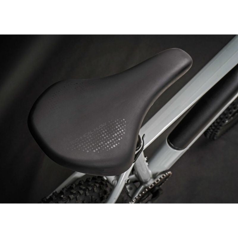 Claud Butler Ridge 1.0 - Saddle - E-Bikes Express